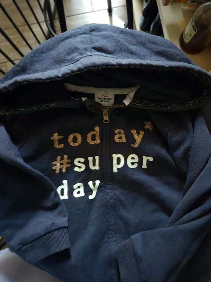 Sweat capuche zippé/4ans -104cm