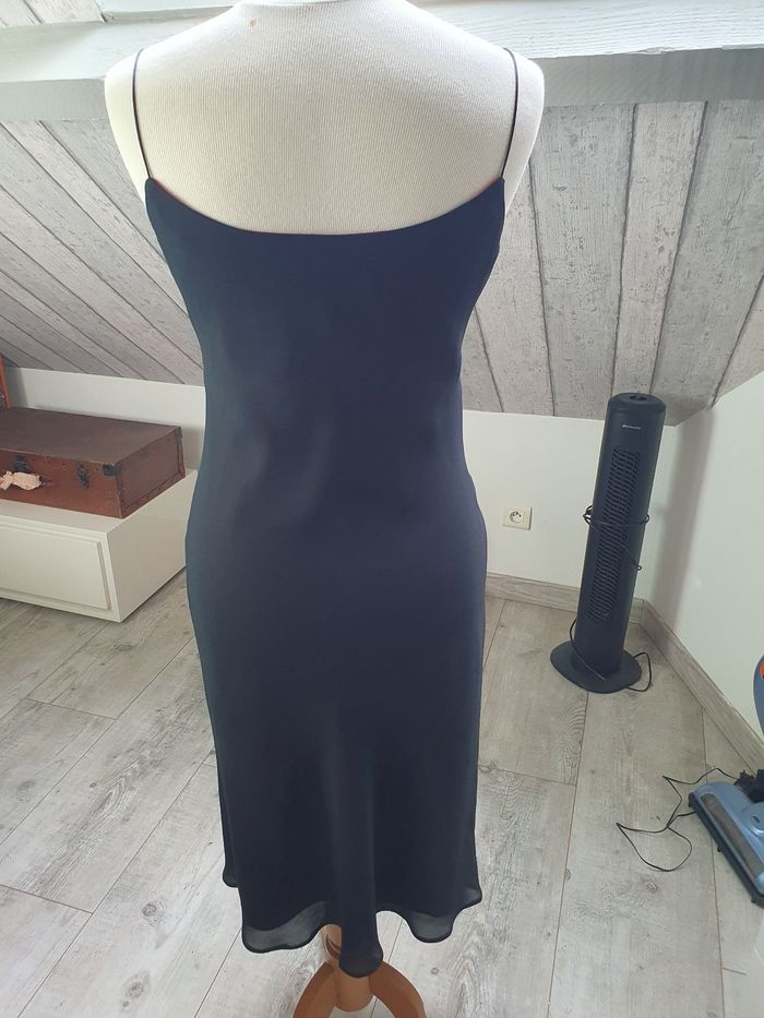 Robe noire et rouge. - photo numéro 3