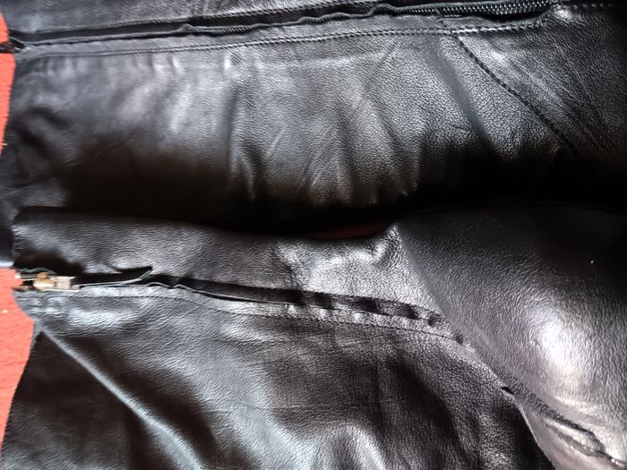 Bottes en cuir 40 fermetures sur le cotes avec petit talons - photo numéro 2