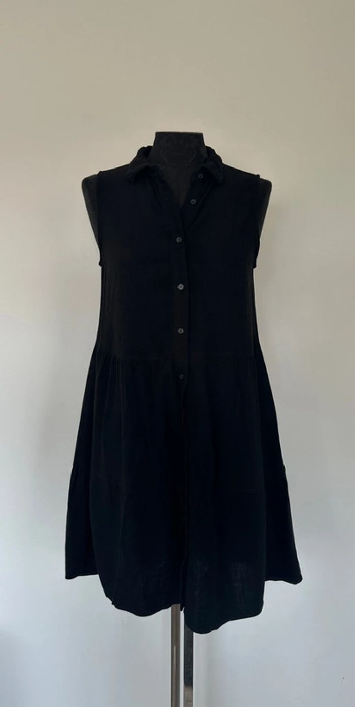 Robe noire sans manches