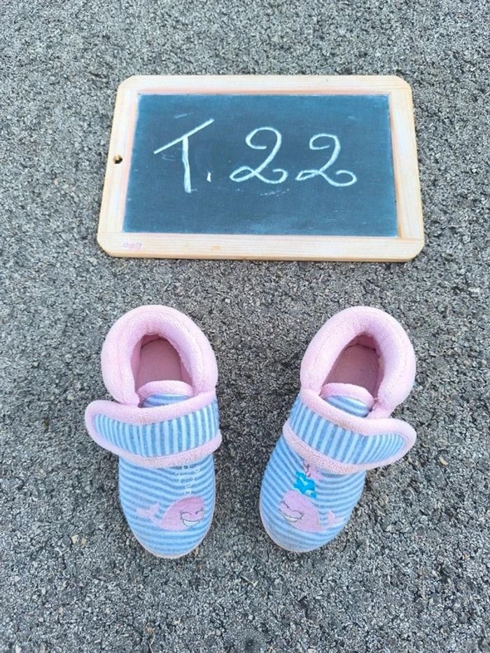 Chaussons Isotoner taille 22 en très bon état