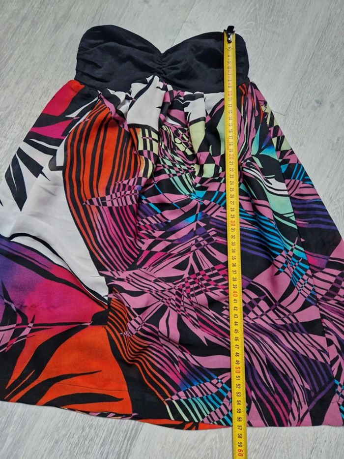 Top bustier Bershka neuf indiqué taille S mais convient à un XS - photo numéro 3