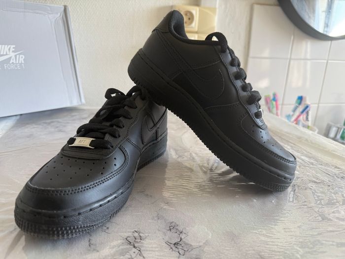 👟 Nike Air Force 1 noires – Pointure 36,5 - photo numéro 6