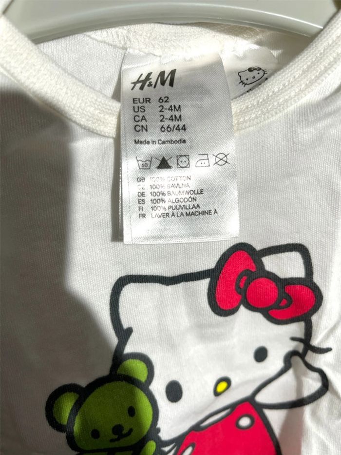 👕T-shirt bébé Hello Kitty (H&M) - Taille 2-4M - photo numéro 2