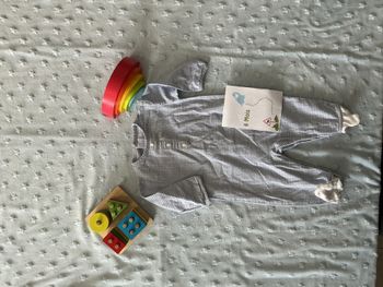 pyjama grenouillère en coton vichy bleu et blanc ouverture totale au dos 6 mois