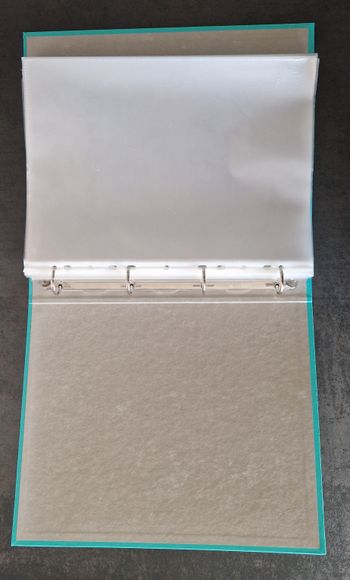 Classeur A4 vert clair NEUF + 50 pochettes transparentes Exc. état à NEUVES