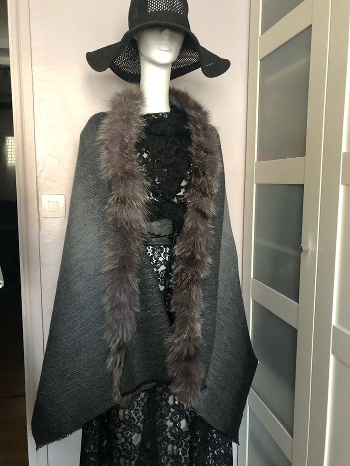 Grande étole bord fourrure