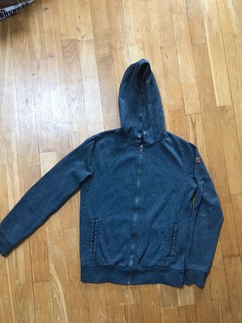 Sweat-shirt gris à capuche