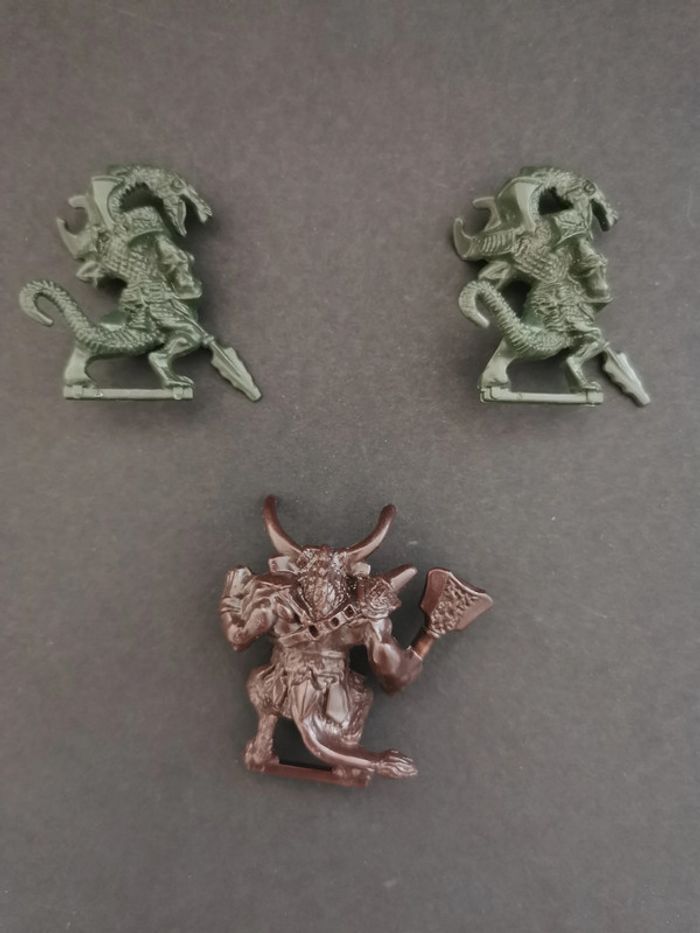 Lot de 3 figurines Dark World  - Village of Fear - photo numéro 3