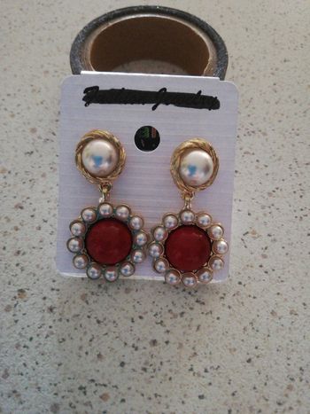 Boucles d oreilles rouges et blanches