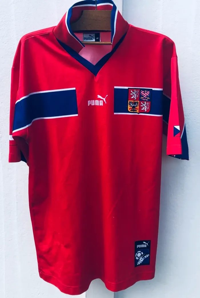 Puma red Rare Czech Republic soccer jersey 1998-2000 Mens M