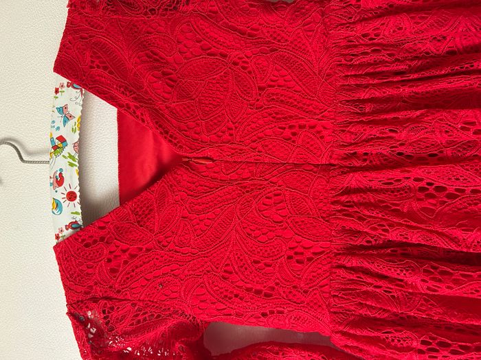 robe en dentelle dos en V - photo numéro 6