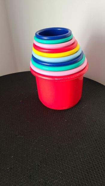 10 gobelets empilables –