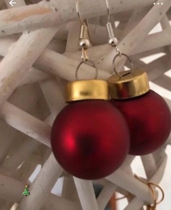 Boucles d’oreilles boules de Noël rouge mat