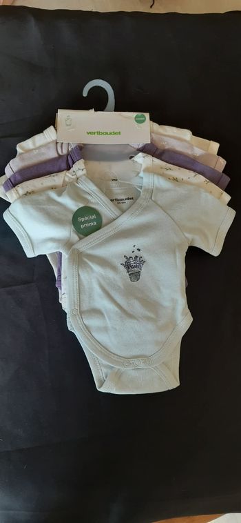 Lot 5 bodies Vertbaudet neufs taille prématuré- 45 cm.
