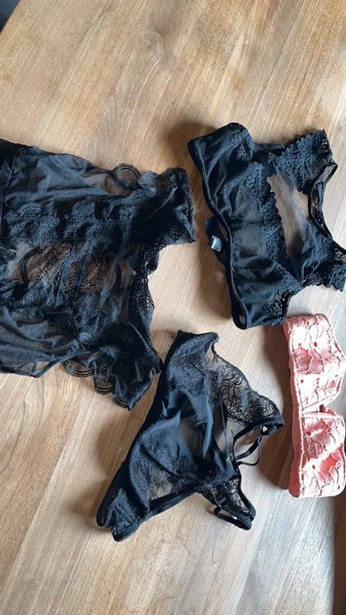 Lot de 4 sous vêtements undiz taille S et 90B