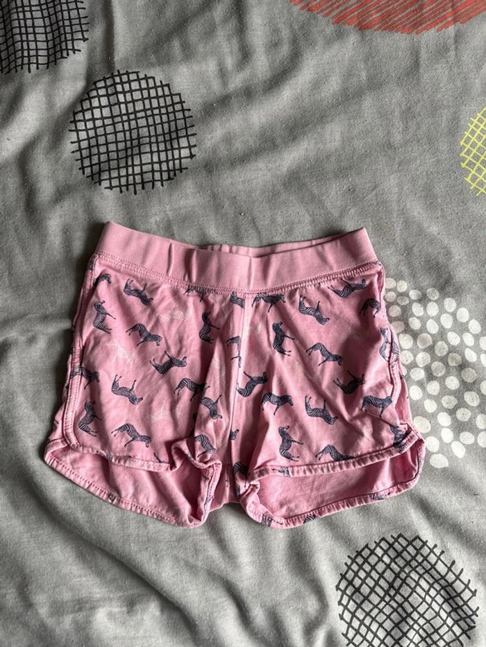 Short fille
