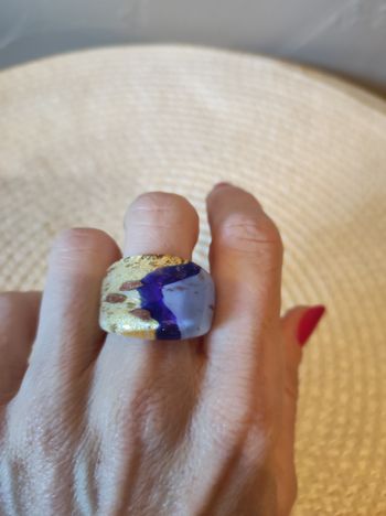 Bague en verre avec éclats d'or
