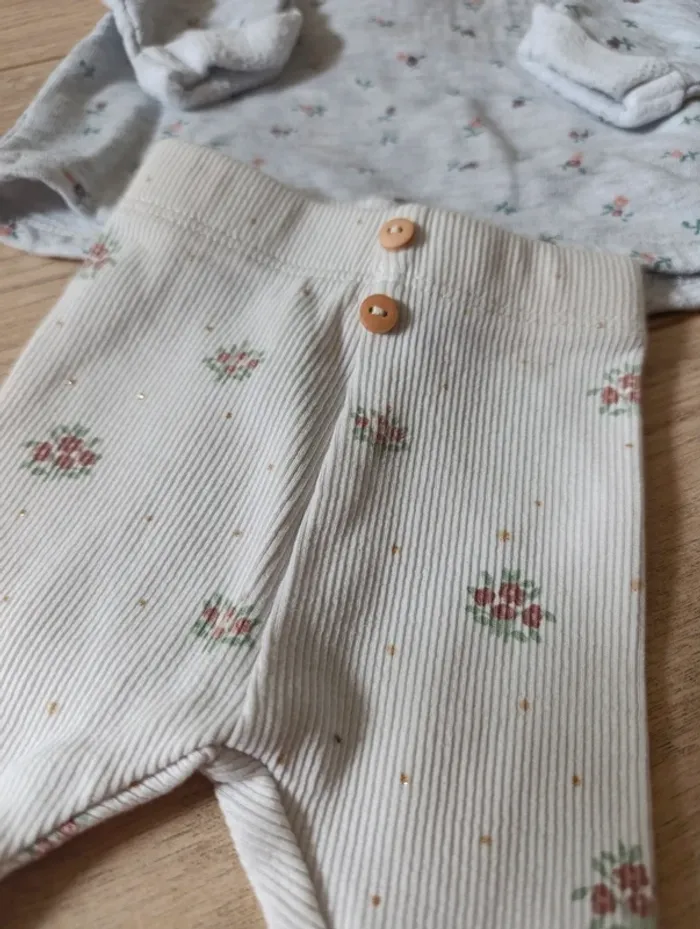 Ensemble fille taille 1 mois - photo numéro 3