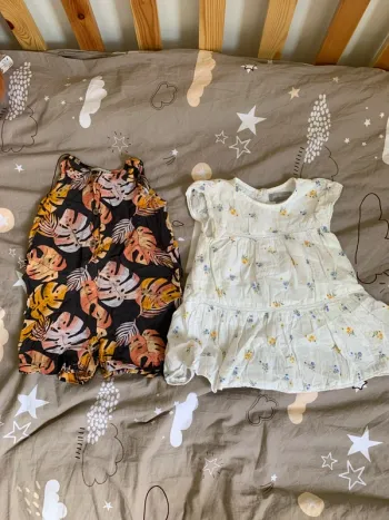 Une combi et une robe 86cm