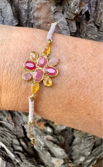 Bracelet cordons beige doré grosse fleurs quartz jade rose jaspe habaha Paris