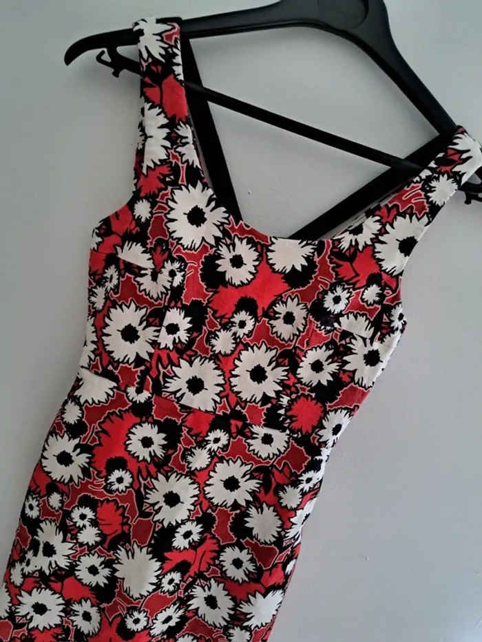 Robe courte Zara - collection Trafaluc - floral fleur - taille S - dos nu - photo numéro 3