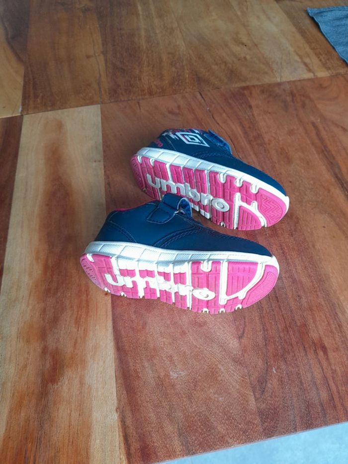 Basket Umbro fille taille 22 - photo numéro 3
