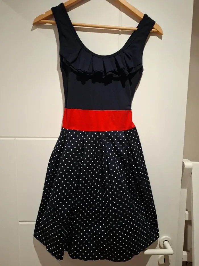 Robe bleu marine à pois et rouge Cintrée Très bon état