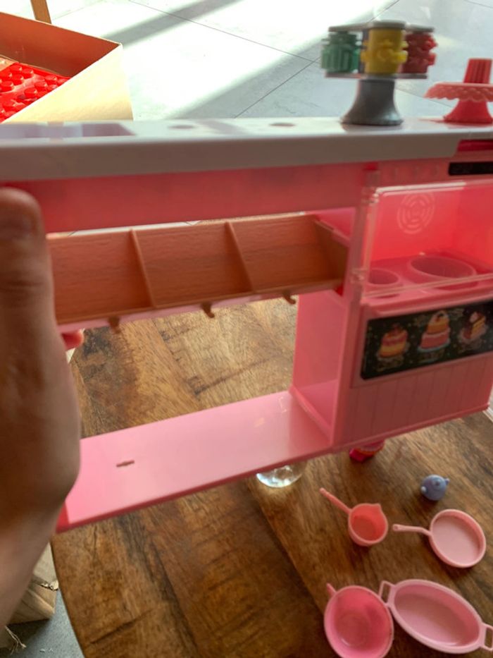 Lot jouet barbie magasin pâtisserie et chariot avec accessoires vitrine gâteau licorne - photo numéro 9