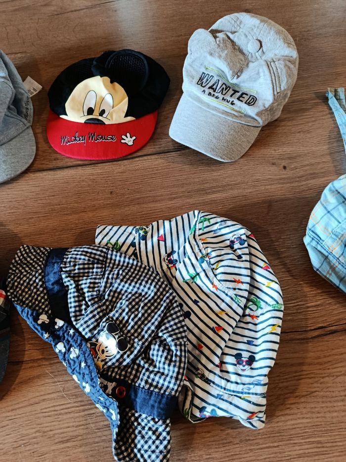 Lot casquettes et bobs - photo numéro 3