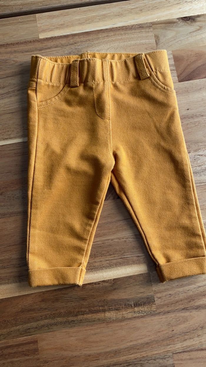 Lot de pantalons et t-shirts - photo numéro 8