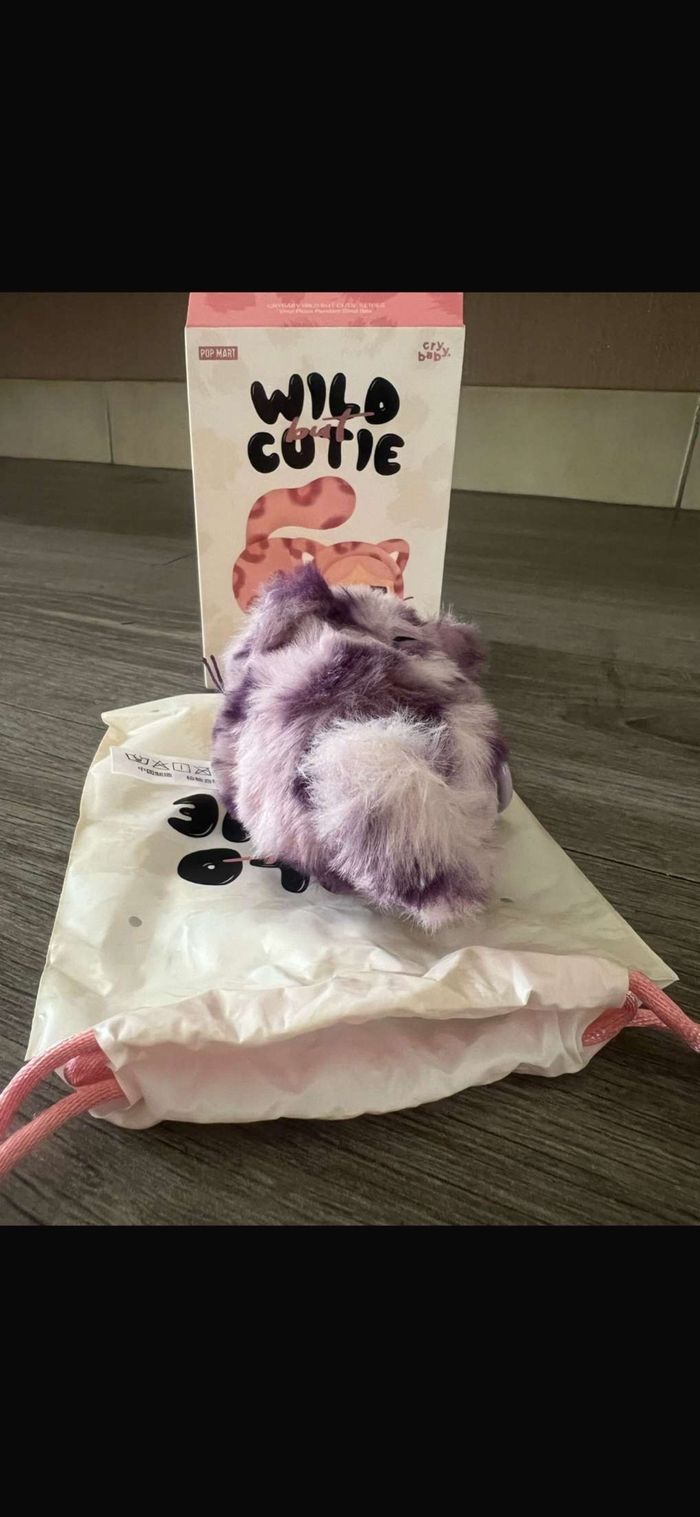 Crybaby neon cutie popmart - photo numéro 3