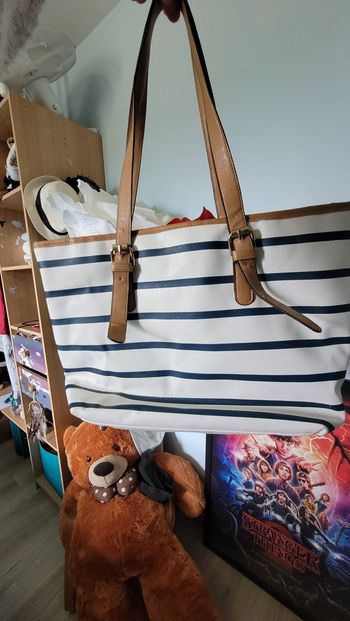 Sac à main blanc et bleu