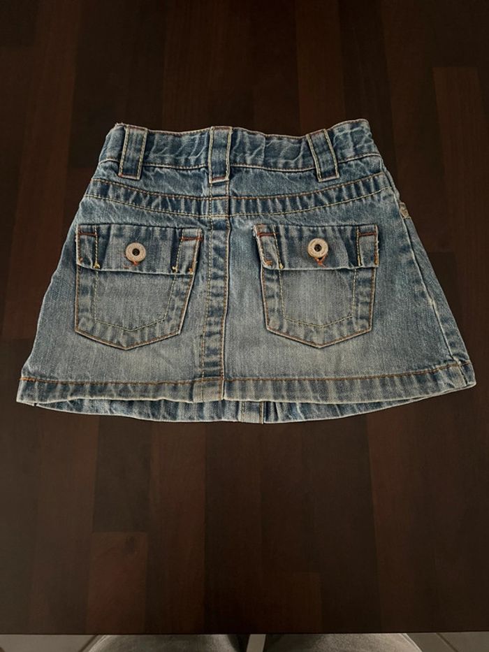 Jupe en jean taille 5 ans en parfait état. 100% coton - photo numéro 2