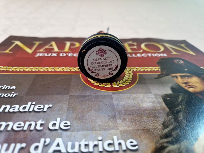 Figurine , Napoléon , jeux d'échec de collection , le grenadier du régiment de l'empereur d'Autriche - photo numéro 4