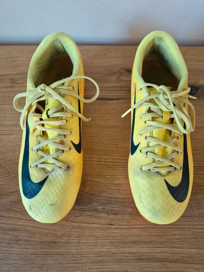 Chaussures de foot nike kyllian Mbappe taille 39