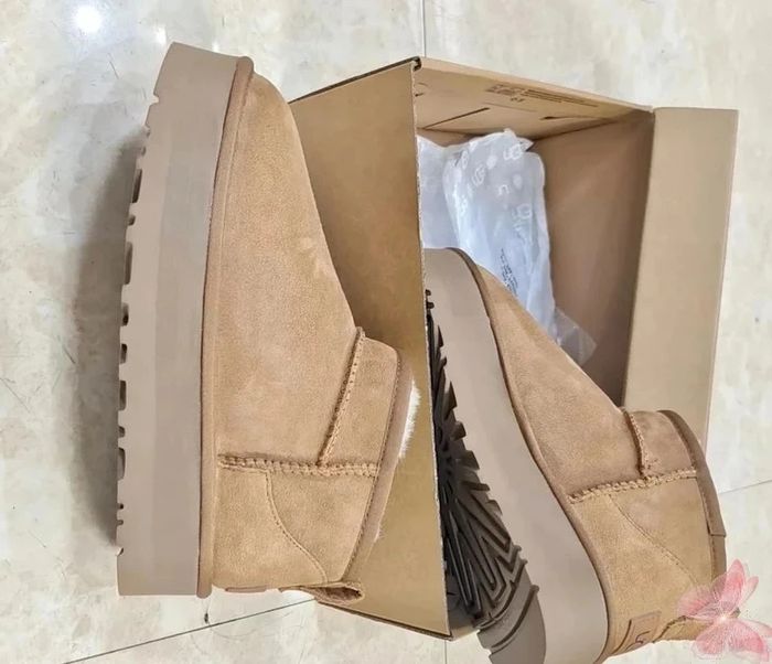 Bottes Ugg mini taille 41 - photo numéro 3