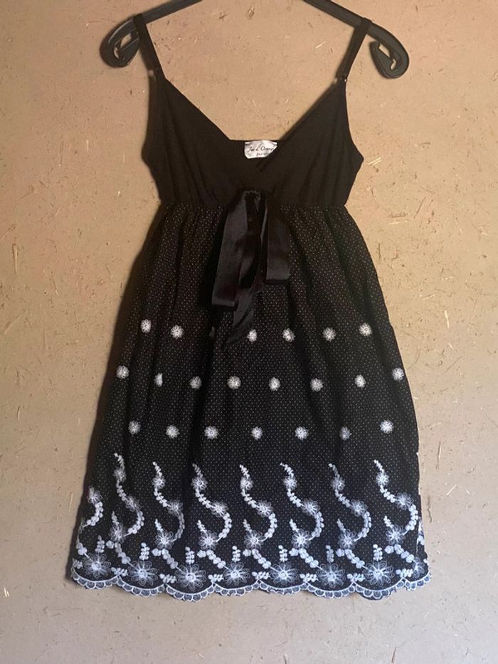 Robe noire et blanche très mini