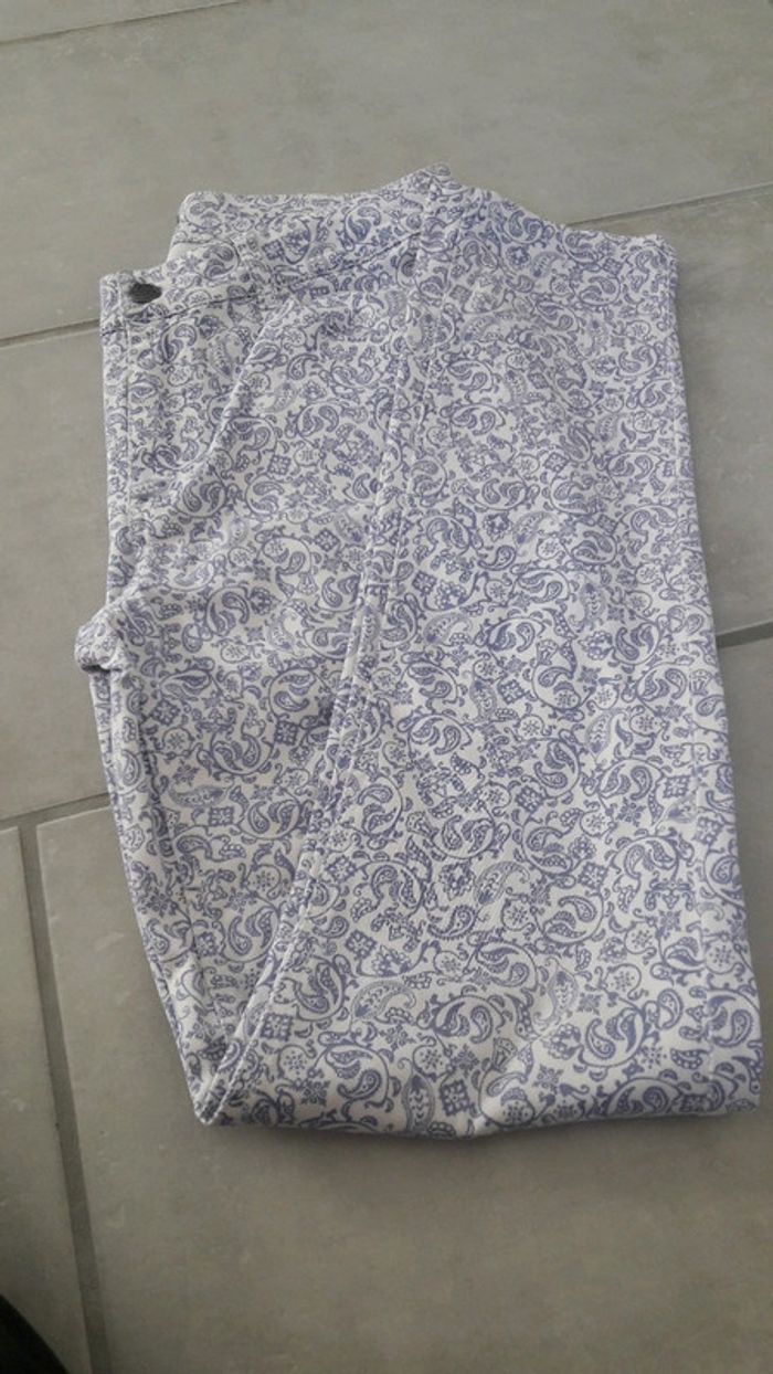 Jeans femme blanc motif arabesque bleu 3suisses 40 tres bon etat