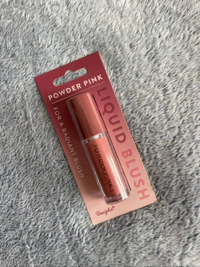 Blush liquide powder pink