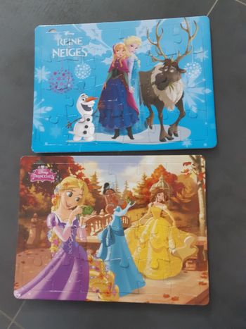 Lot de 2 puzzles avec rebords Reine des neiges et Disney princesses