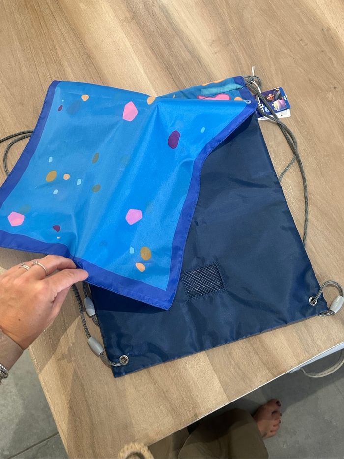 Sac à dos fin et souple avec cape de super-héros Élio Disney - photo numéro 4