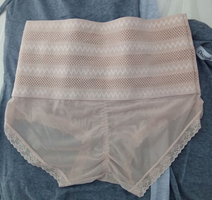 Culotte gainante XL, beige, Neuve - photo numéro 4