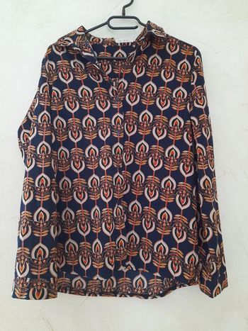 Chemise fond marine et mulricolore