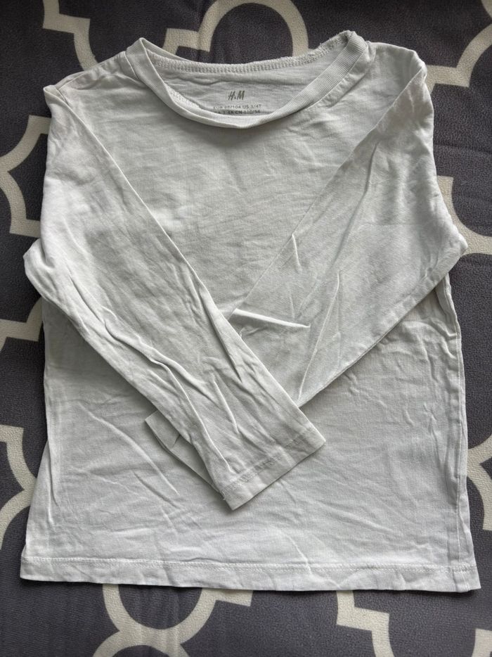 Tee-shirt manches longues H&M blanc 2-4 ans
- photo numéro 1