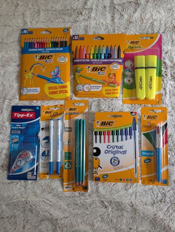 Gros lot de fournitures scolaires neuf.