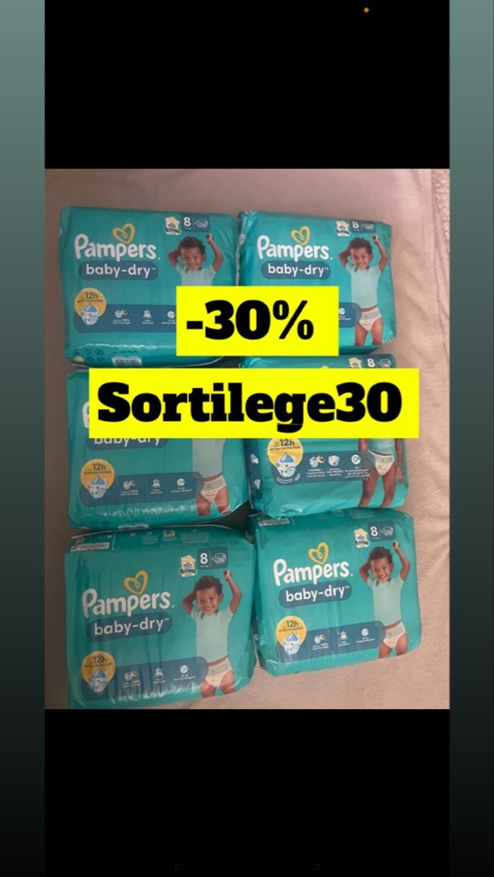 Six paquets de couches taille 8