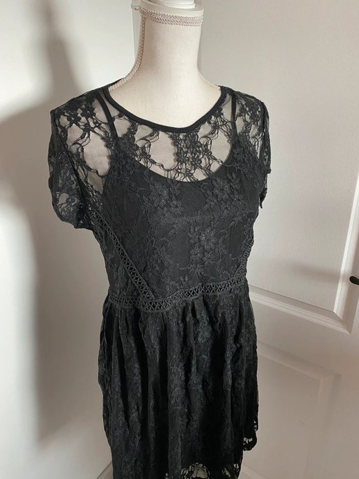 Robe à dentelle - photo numéro 2