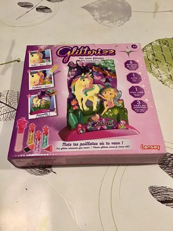 Kit créatif décor à construire Ma scène féerique et à décorer avec paillettes Lansay