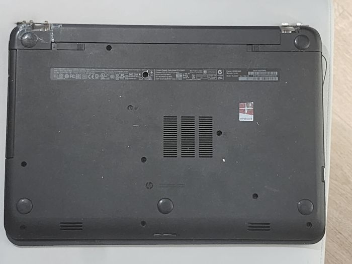 HP 15-r040nf (Core i3) — Pour pièces / à réparer — Sans disque dur - photo numéro 3